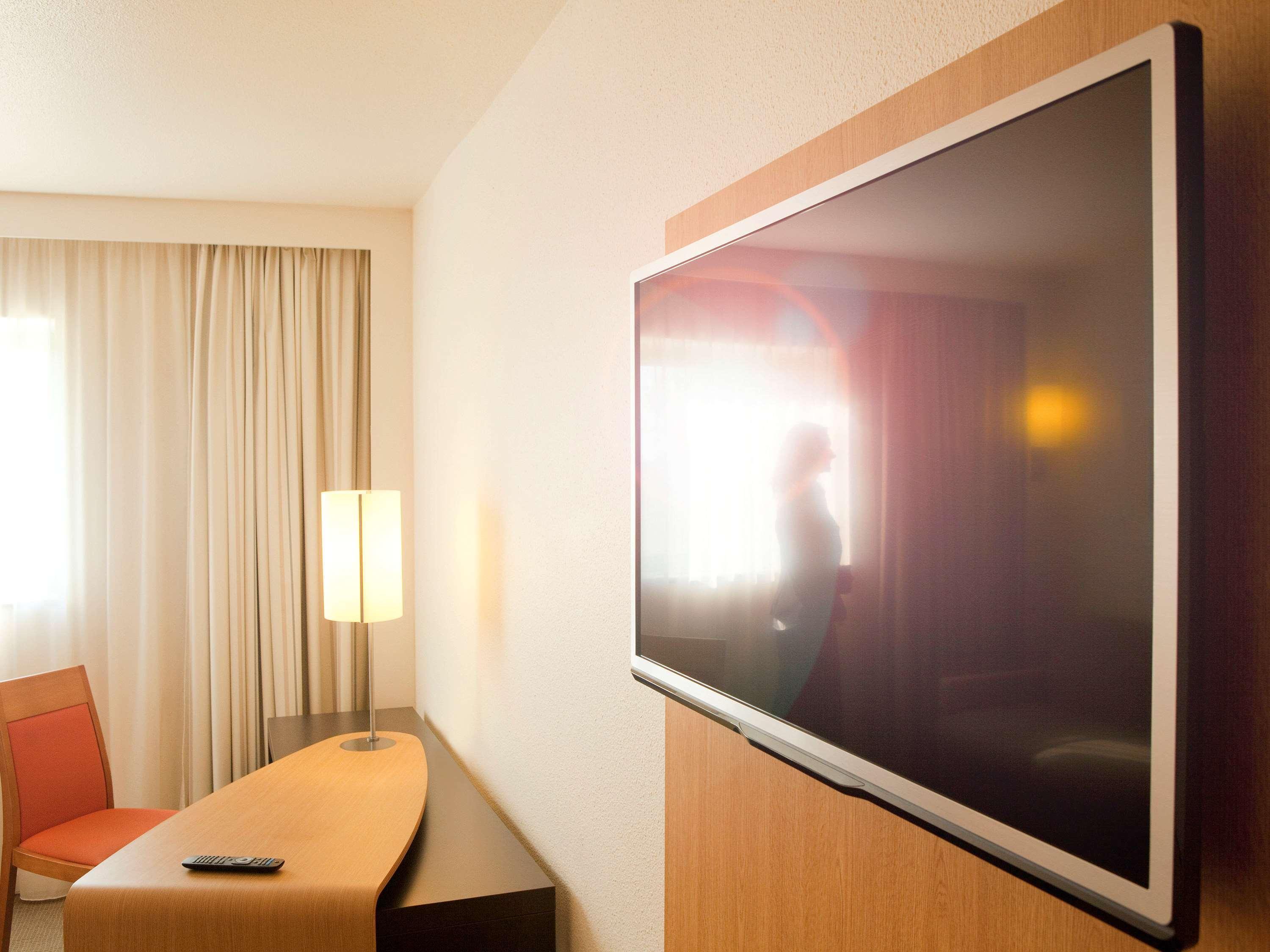 Novotel Pau Pyrenees Лескар Экстерьер фото