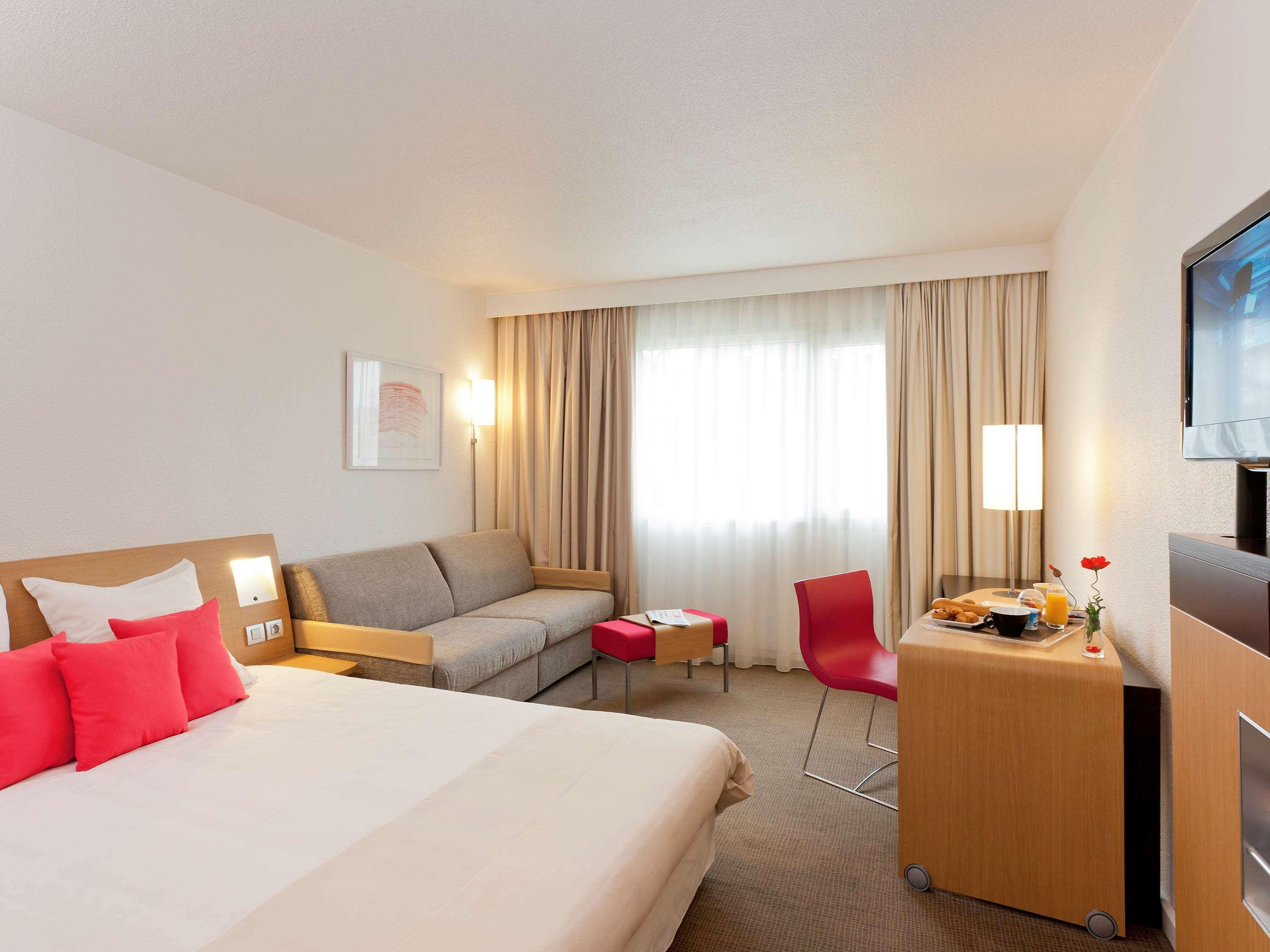 Novotel Pau Pyrenees Лескар Экстерьер фото