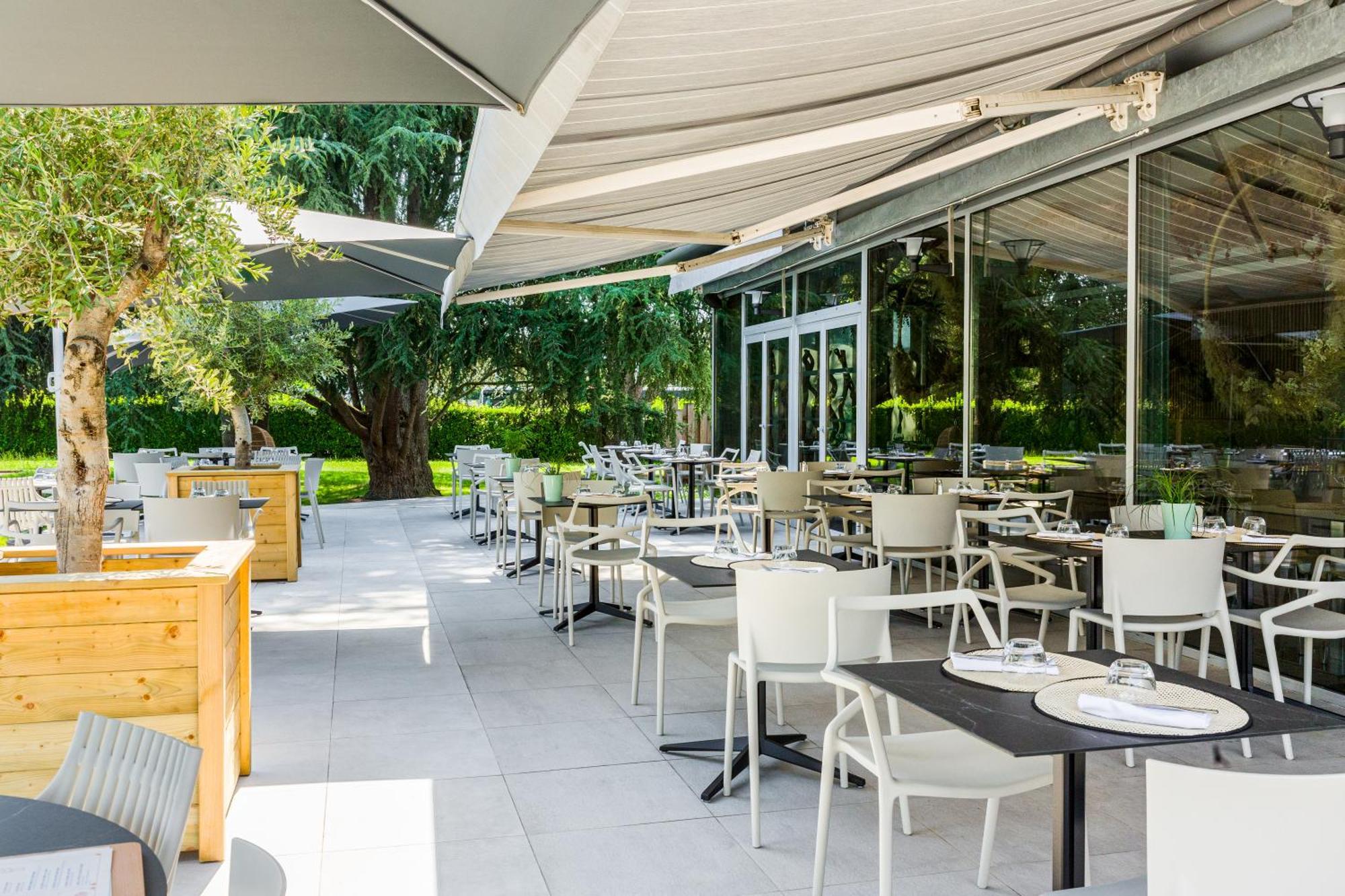 Novotel Pau Pyrenees Лескар Экстерьер фото